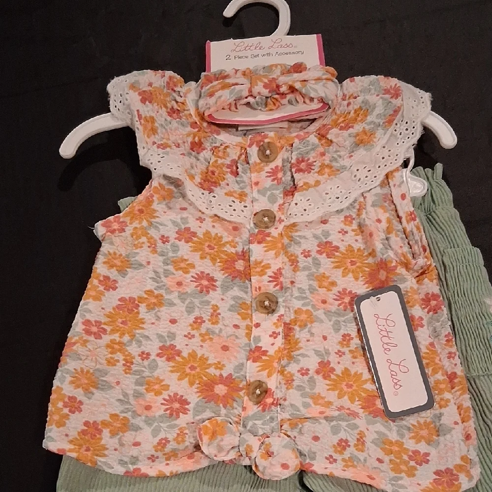 Floral Top and Green Pants Set - Picture 4 of 7